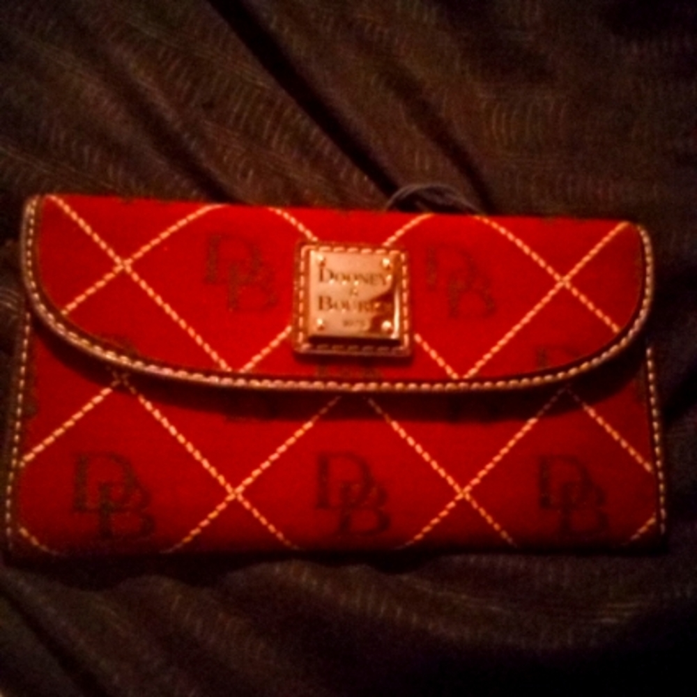 HELLO LADIES PRICE DROP  Dooney and Bourke Billfold/Wallet (full size)